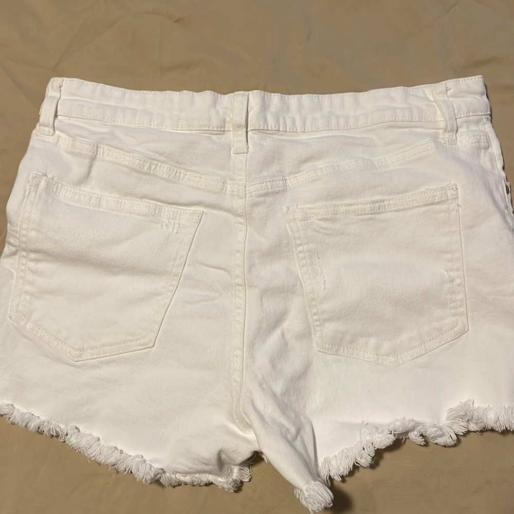 Shorts - Picture 4 of 4